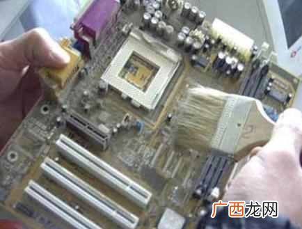 为什么电脑老是死机怎么回事（电脑死机怎么强