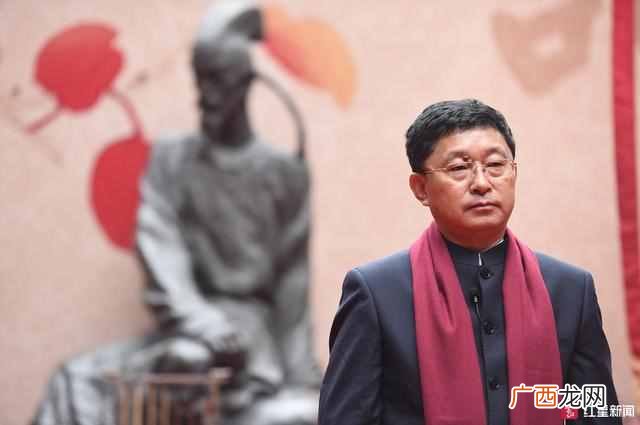 尘埃落定是要表达什么 尘埃落定什么意思