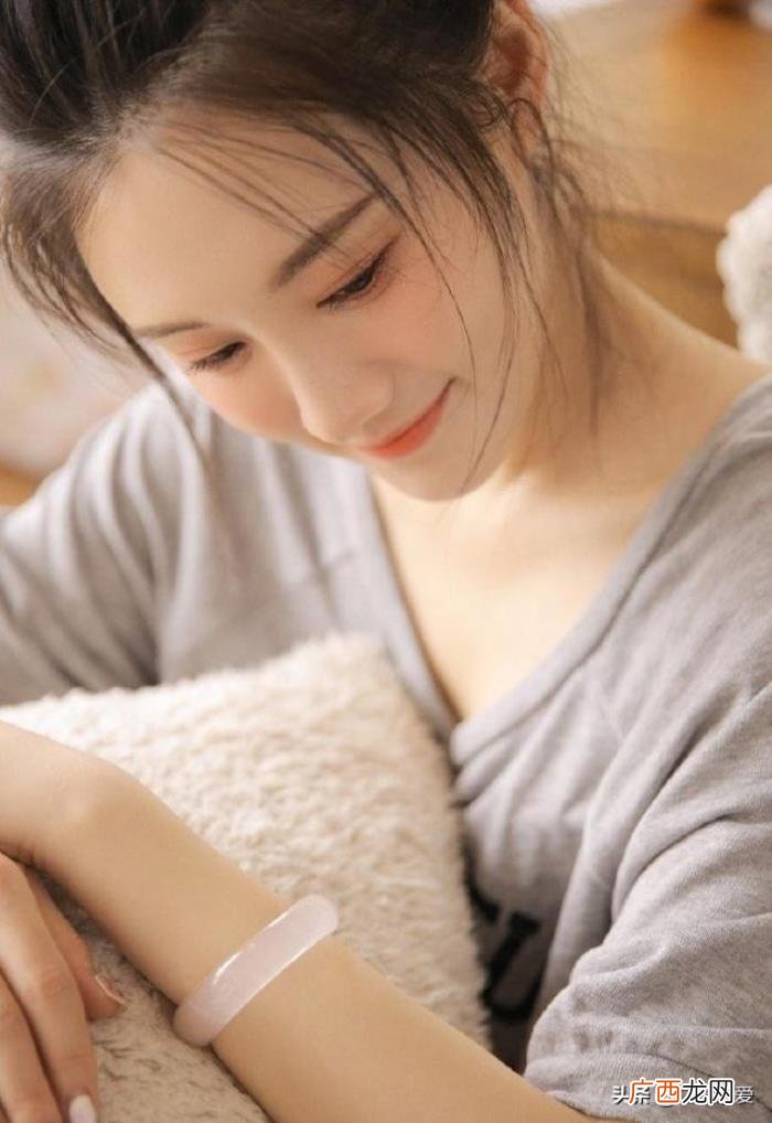 女孩子假拒绝男的表现，女生的4种假性拒绝