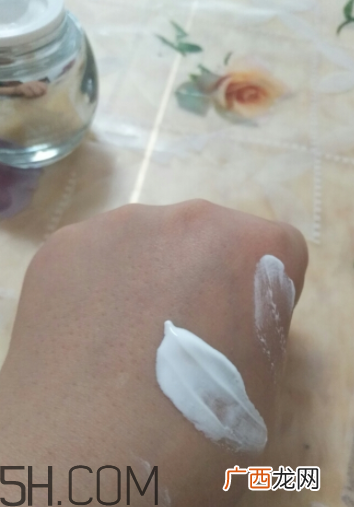 欧诗漫素颜霜和韩束素颜霜哪个好_性价比哪个更高
