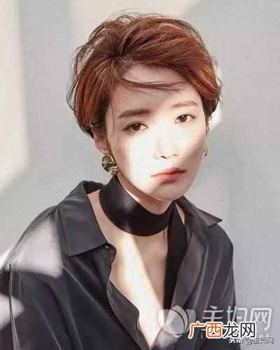 10款适合大圆脸的发型 圆脸做什么发型好看