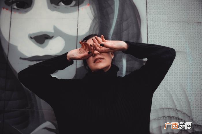 说明对你动情至深了 一个男人对你动情至深的表现