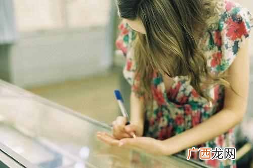 多愁善感的句子 多愁善感什么意思