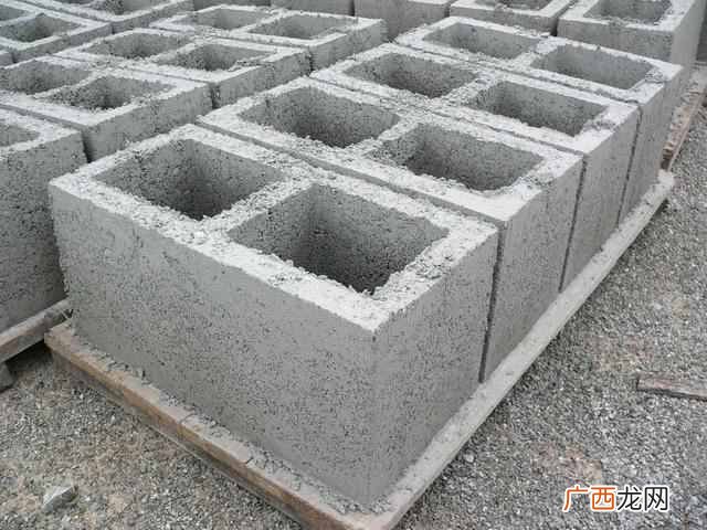 空心砖机价格和厂家，空心砖机一套多少钱！