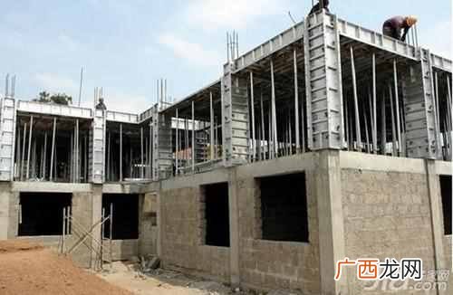 钢筋混凝土密度是多少，钢筋混凝土能用多少年
