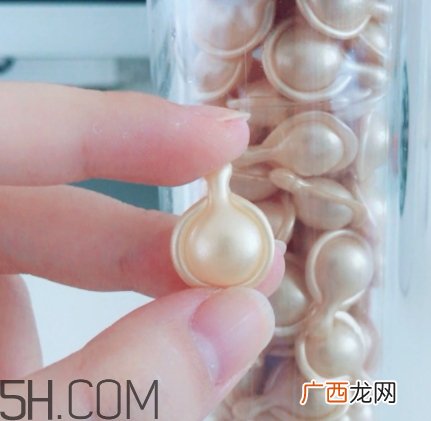 雅顿金胶能天天用吗？雅顿金胶白天可以用吗？