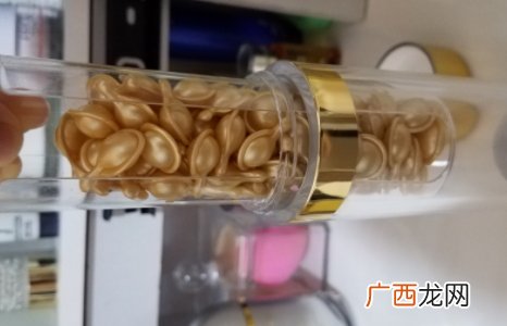 雅顿金胶怎么打开？雅顿金胶胶囊怎么扭开？