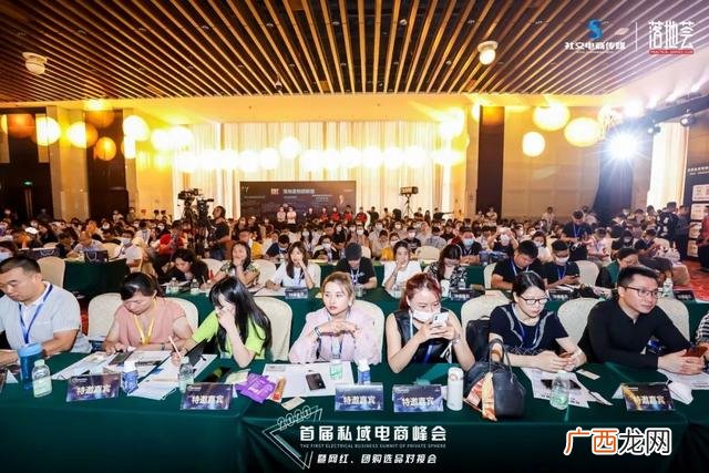 加盟曼天雨挣钱吗,曼天雨男装加盟条件加盟费多少钱
