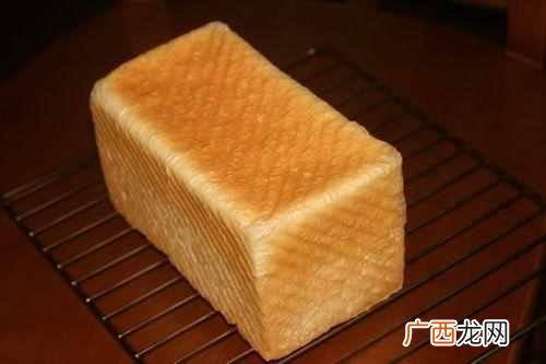 吐司是什么东西，吐司和面包片有什么区别！