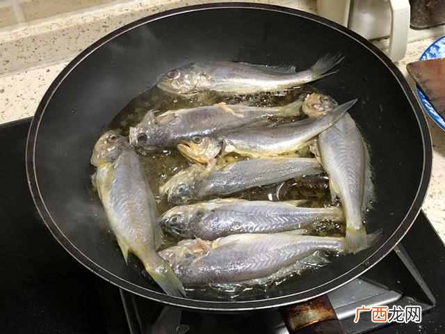 如何煎鱼不粘锅不掉皮？煎鱼不掉皮的五个妙招