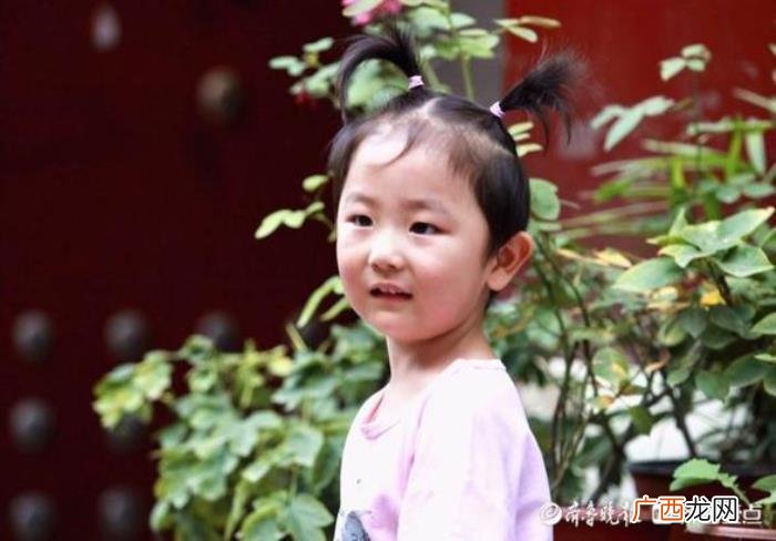纯真无瑕的农家小女孩 纯真的女孩给人的感觉