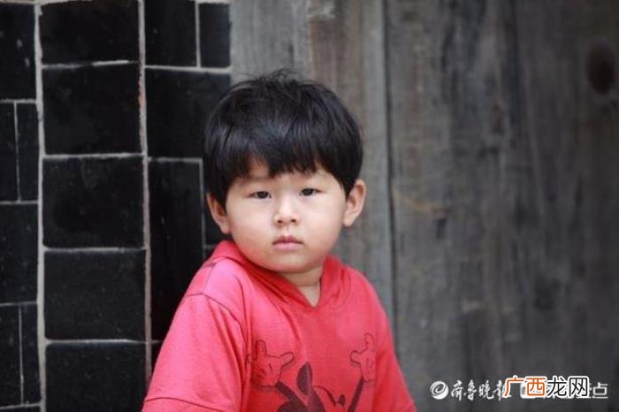 纯真无瑕的农家小女孩 纯真的女孩给人的感觉