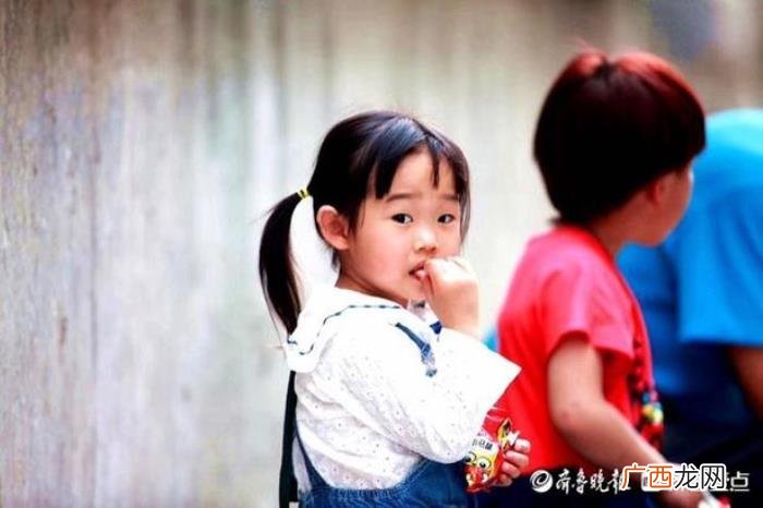 纯真无瑕的农家小女孩 纯真的女孩给人的感觉