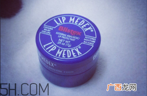 唇膏的正确涂法 涂唇膏的注意事项