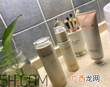 京润珍珠美白塑颜系列适合年纪_产品评测