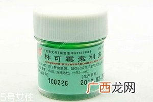 绿药膏擦脸会变黑吗?