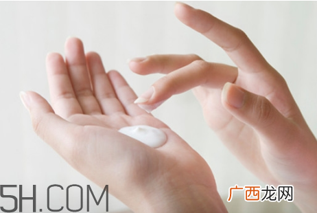 什么时候涂护手霜好?晚上怎么用护手霜好?