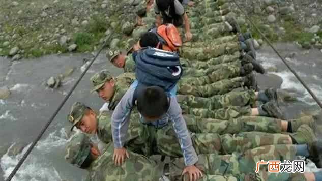 肃然起敬什么意思？中国军人让你肃然起敬