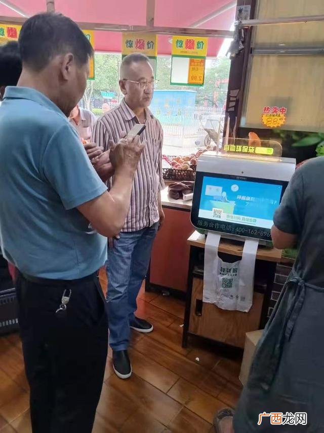 降解塑料袋为啥不流行 可降解环保袋生产设备大概多少钱