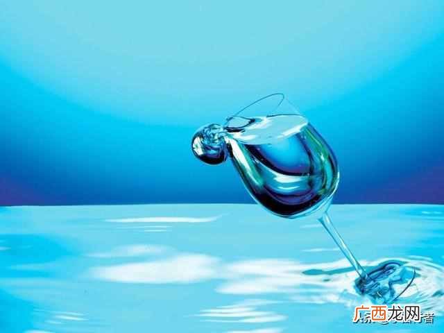 海水为什么是蓝色的课文，海水蓝色的原因！
