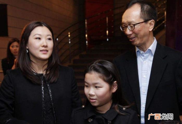 伏明霞嫁谁，奥运冠军伏明霞24岁为何嫁给了50岁的香港高官