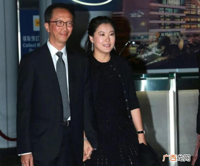 伏明霞嫁谁，奥运冠军伏明霞24岁为何嫁给了50岁的香港高官