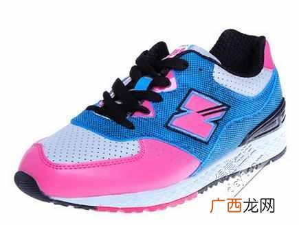 论“N字鞋”的一万种可能性 n鞋子是什么牌子
