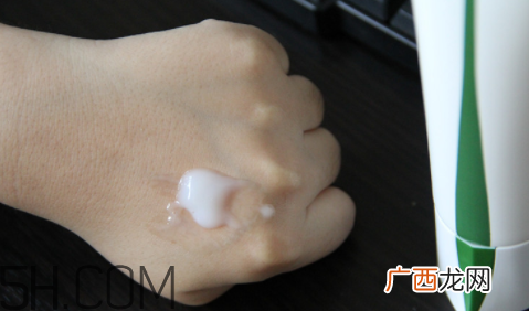韩后茶蕊洁面乳是皂基吗_韩后茶蕊洁面乳评测