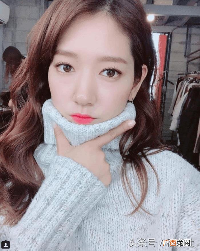 暖色系发色，秋冬暖色系大热发型师推介气质风红茶拿铁发色