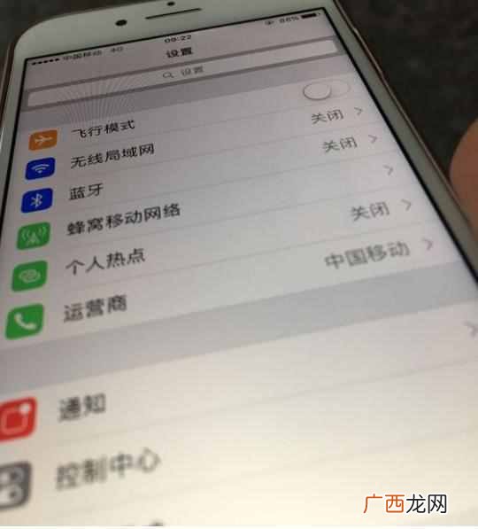 手机出现阴阳屏怎么办 阴阳屏是什么样子的