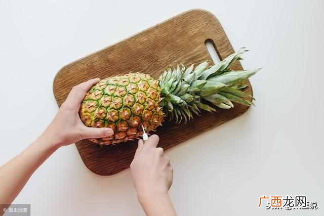 菠萝的功效有哪些 菠萝为什么要用盐水泡