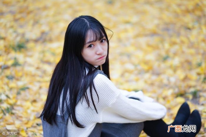 女生所谓的夹腿是什么意思，为何青春期女生爱夹腿