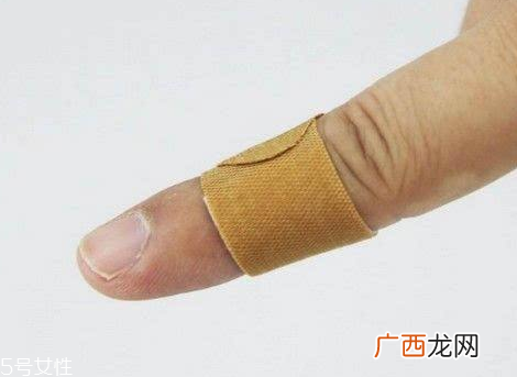 创可贴可以贴一晚上吗？睡觉贴创可贴好吗？