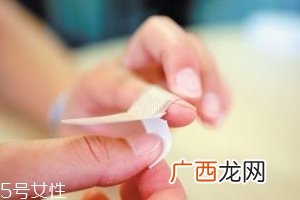 创可贴可以贴痘痘吗？创可贴贴痘痘好吗？
