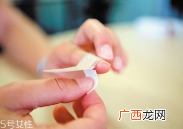 贴了创可贴会得破伤风吗？