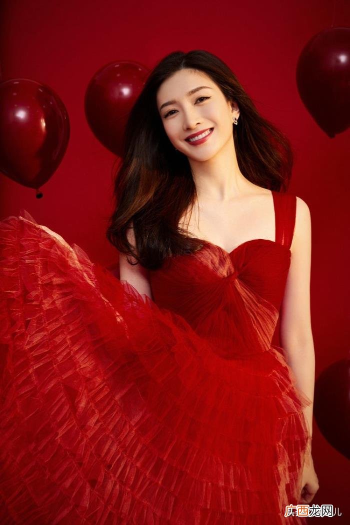 金晨与杨幂，金晨、杨幂在春晚的造型美得太出众