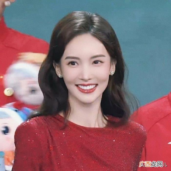 金晨与杨幂，金晨、杨幂在春晚的造型美得太出众