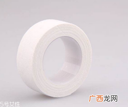 医用胶布留下的胶痕怎么去除？
