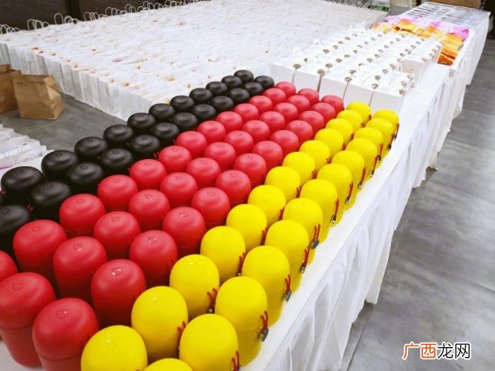 杨幂应援曲，杨幂粉丝见面会逆向应援暖暖的很贴心