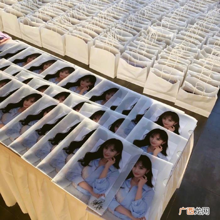 杨幂应援曲，杨幂粉丝见面会逆向应援暖暖的很贴心