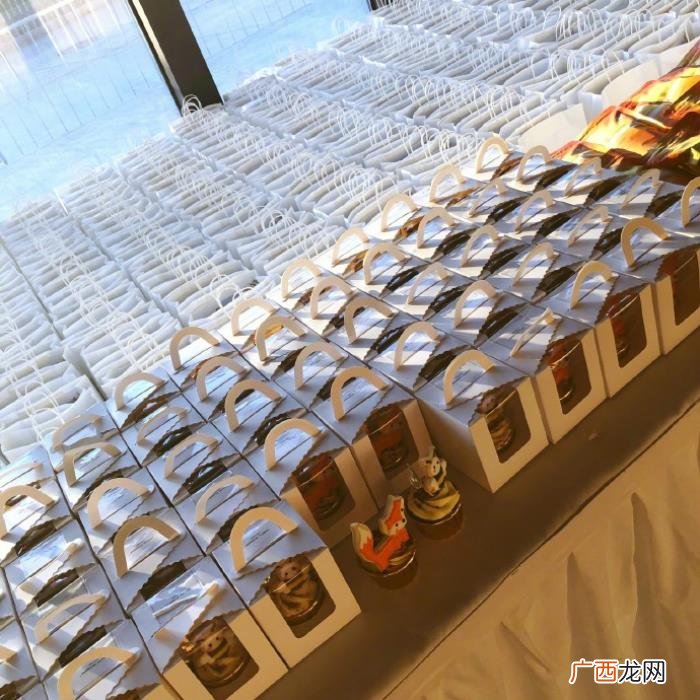 杨幂应援曲，杨幂粉丝见面会逆向应援暖暖的很贴心