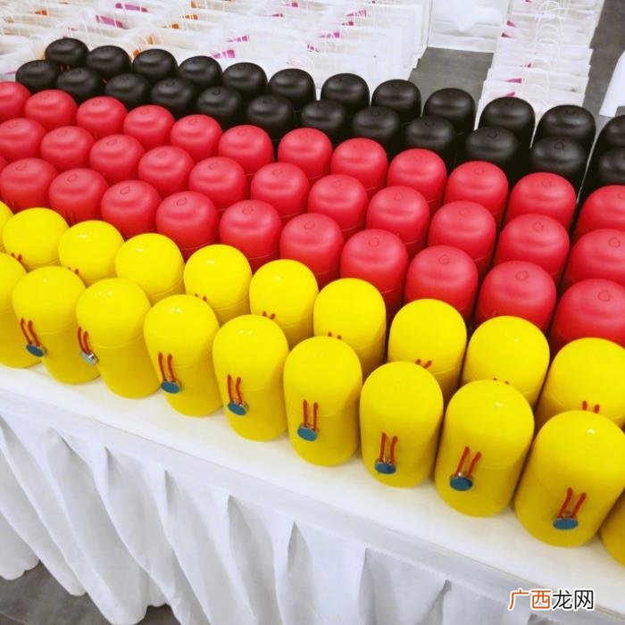杨幂应援曲，杨幂粉丝见面会逆向应援暖暖的很贴心