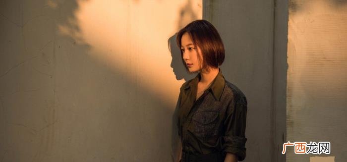 王珞丹发型，34岁王珞丹剪短发发型时髦又高级