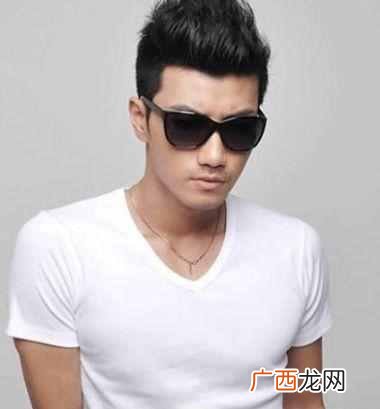 国字脸男生适合什么发型（盘点几款最适合的发