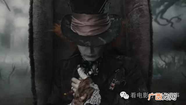 下一句是什么 乌鸦为什么像写字台