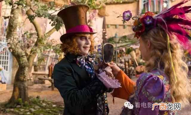 下一句是什么 乌鸦为什么像写字台