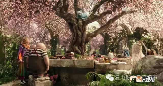 下一句是什么 乌鸦为什么像写字台