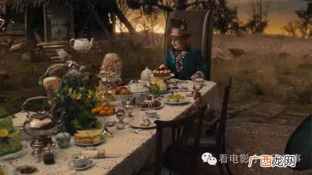 下一句是什么 乌鸦为什么像写字台