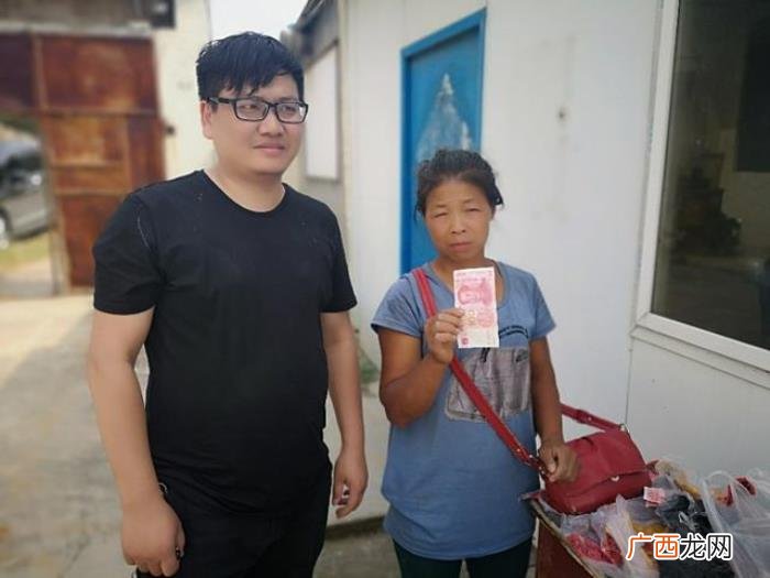 这个31岁的离婚女子真可怜 一个女人离婚了带着两个孩子