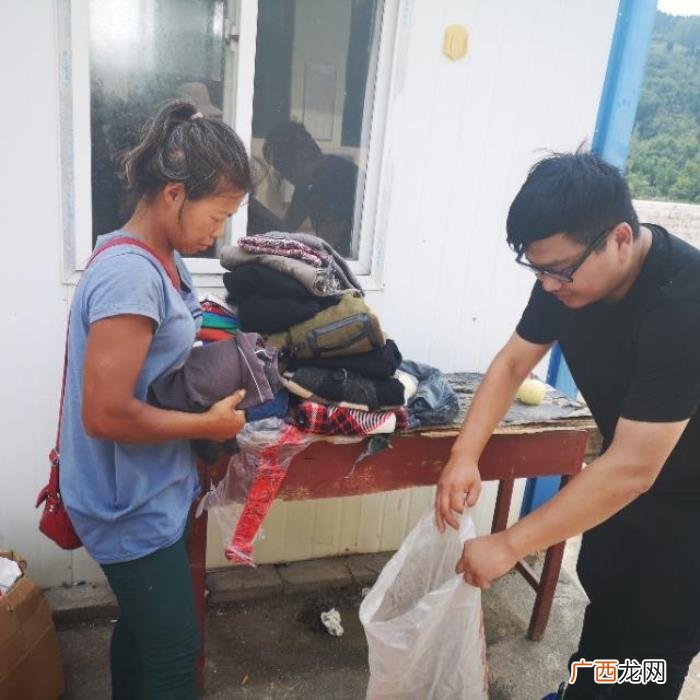这个31岁的离婚女子真可怜 一个女人离婚了带着两个孩子